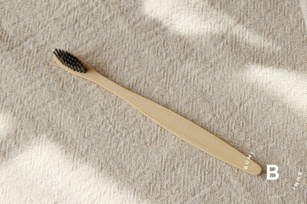 Cepillo de dientes de bambu con estuche Mesh Peru color blanco