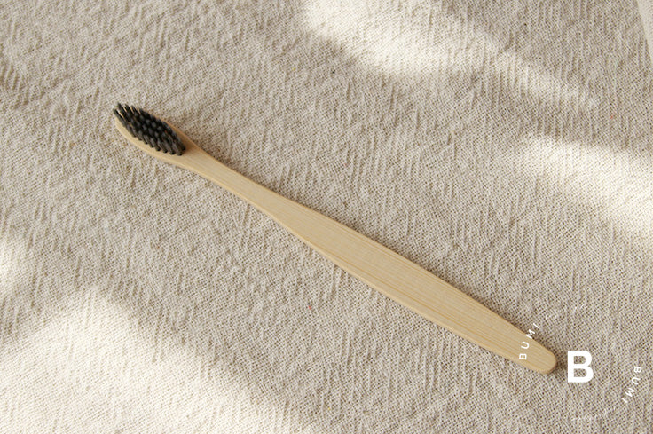 cepillo de dientes de bambú
